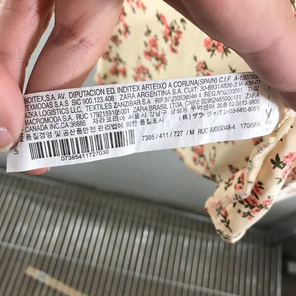 Zara floral button up poly charmeuse blouse size M - Picture 4 of 5